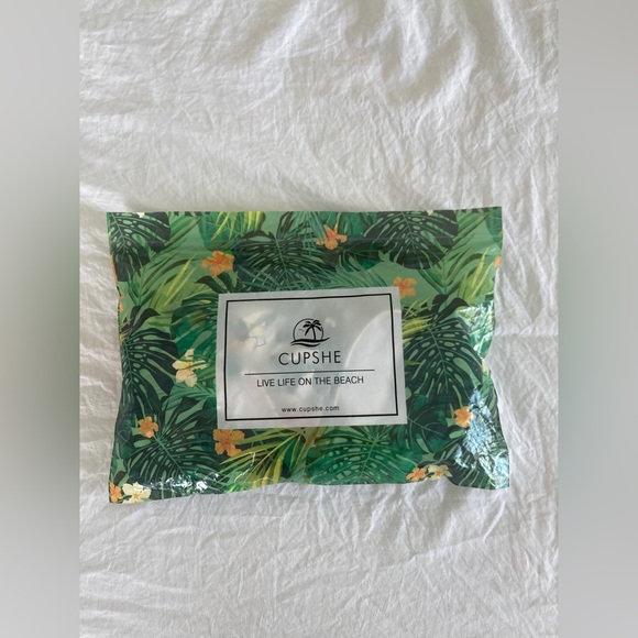 New Cupshe Striped and Floral One Piece Swimsuit Size Medium - Picture 13 of 13